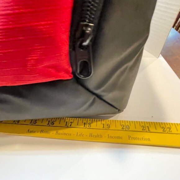 Nike Red & Black Duffle Bag With White Logo 2503 Cu In Capacity Durable Polyeste - Picture 16 of 16